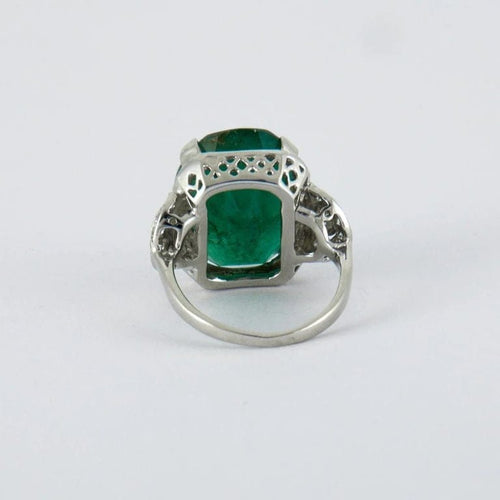 Bague 54 Bague émeraude ovale et diamants en or gris 18k 58 Facettes ALGU23