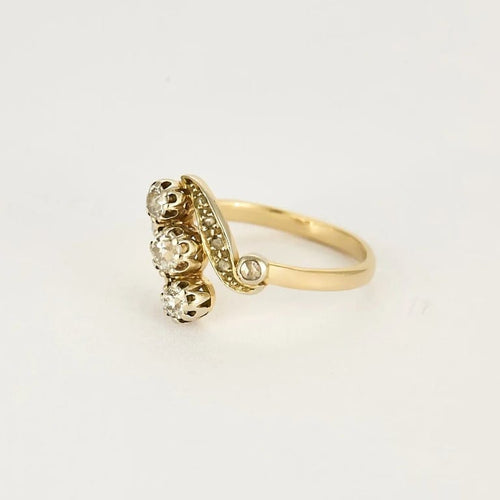 Bague 54.5 Bague en or jaune, or blanc et diamants 58 Facettes LAV1851