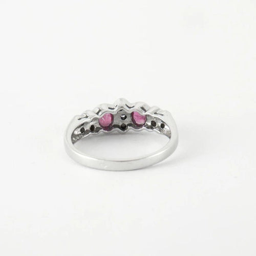 Bague 54 Bague Saphirs roses et éclats de diamants 58 Facettes
