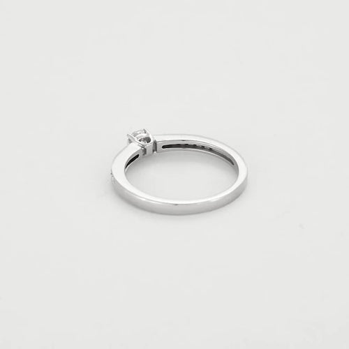 Bague 52.5 Bague solitaire en or blanc et diamants 58 Facettes GU295