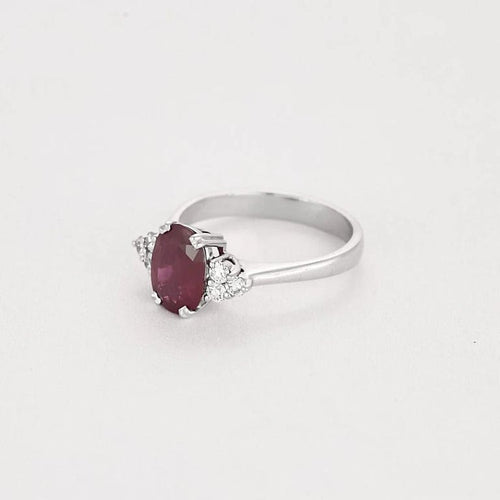 Bague 54 Bague - Rubis ovale et diamants en or blanc 18k 58 Facettes LJ25-302