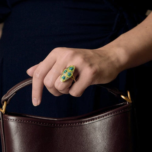 Bague 58.5 Bague en or jaune à motif de fleur stylisée, émail et turquoises 58 Facettes PRG2092