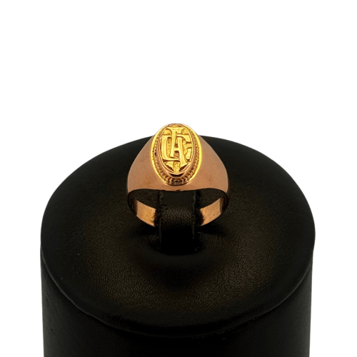 Bague 53 Bague chevalière gravée ovale en or jaune 18 carats 58 Facettes 250050