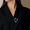 Broche Jocobi - Broche cœur stylisé sertie en or blanc 18k, diamants et saphirs 58 Facettes LJ 22-103
