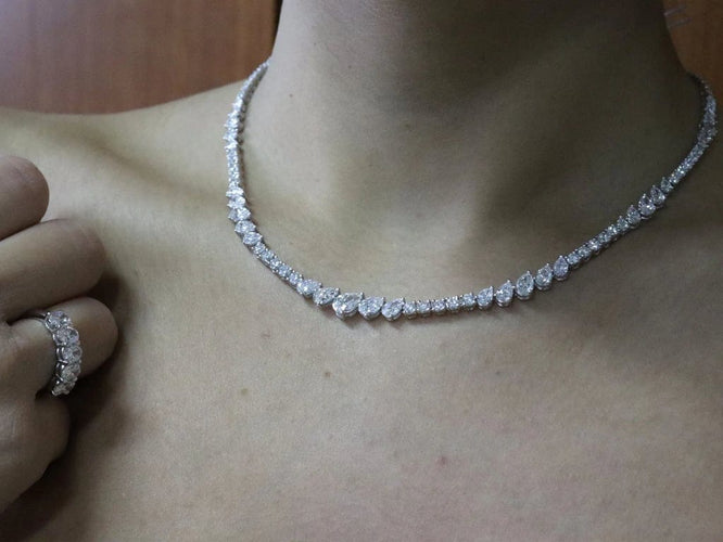 Collier Collier rivière de diamants Or blanc 58 Facettes 190