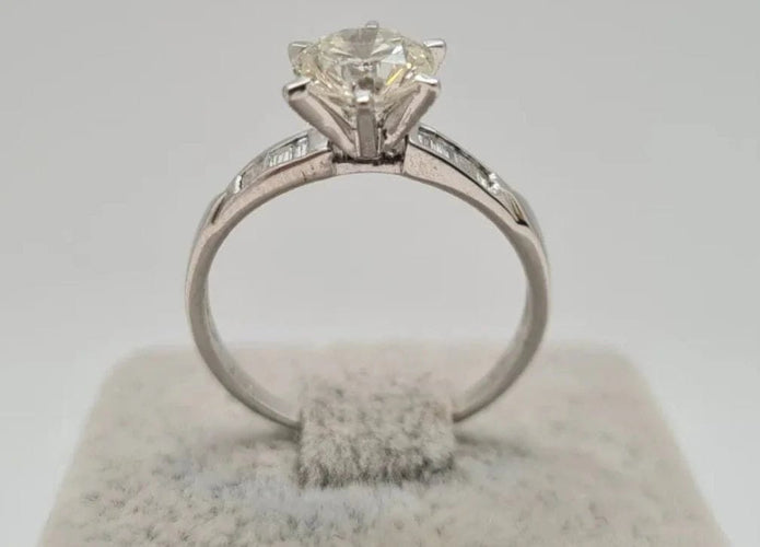 Bague 55 Bague en Or blanc, diamants 58 Facettes