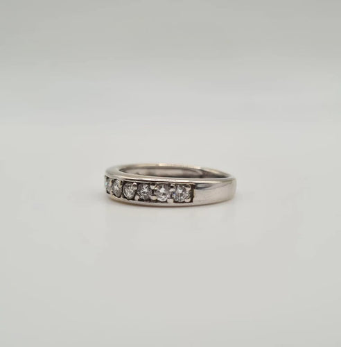Bague 49 Alliance or blanc sertie de diamants naturels 58 Facettes
