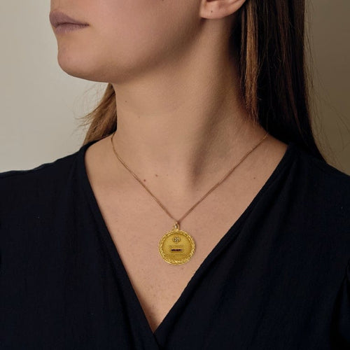 Pendentif Augis - Médaille sentimentale en or jaune, rubis et diamants 58 Facettes SB2222X2