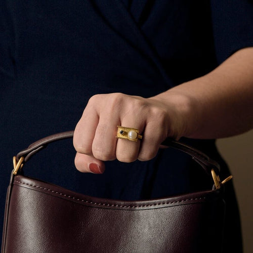 Bague 50 Bague moderniste en or jaune , perle de culture 58 Facettes DIE1723