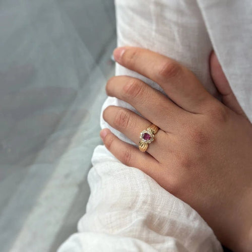 Bague 55 Bague marguerite rétro en or jaune avec rubis et diamants 58 Facettes 250036SP