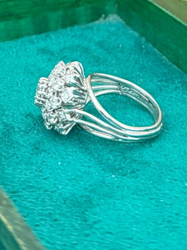 Bague 52 Bague marguerite fleur en or blanc 18 carats et diamants 58 Facettes 12Z