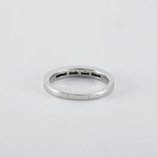 Bague 54 Bague en or blanc & diamants 58 Facettes