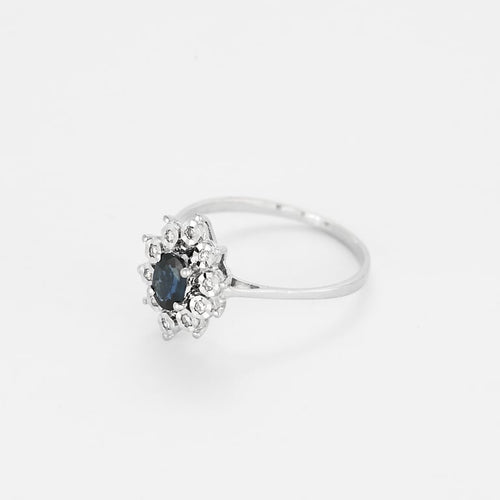 Bague 60.5 Bague marguerite en or blanc, saphir et diamants 58 Facettes BIA1319X2