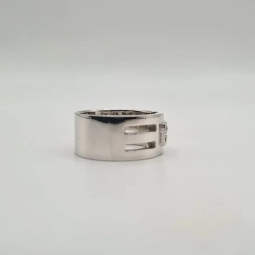 Bague 54 Bague or blanc sertie de diamants 58 Facettes