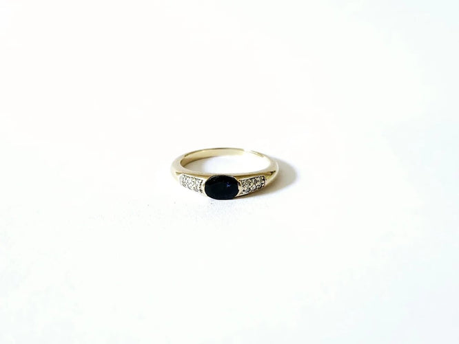 Bague 56 Bague or jaune, saphir et diamants 58 Facettes