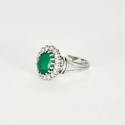 Bague 53 Bague Pompadour Emeraude Entourage Diamants Or Blanc 58 Facettes GU103