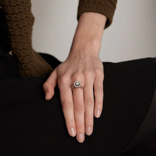Bague 65 Bague Fleur en Or Gris, Diamants 58 Facettes LOT 2840