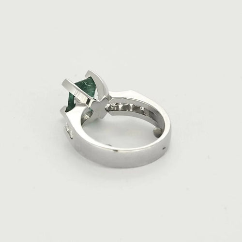 Bague 44 Bague moderniste en or gris 18k avec émeraude et diamants 58 Facettes DADB-19