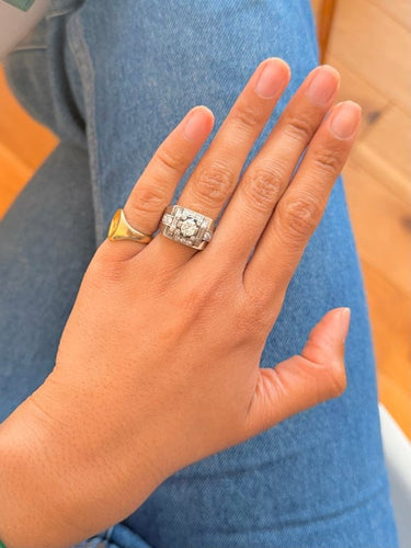 Bague 53 Bague chevalière Art déco en platine et diamants 58 Facettes elen