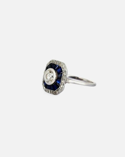 Bague 54 Bague Art déco à chaton octogonal en platine, saphirs et diamants 58 Facettes 178