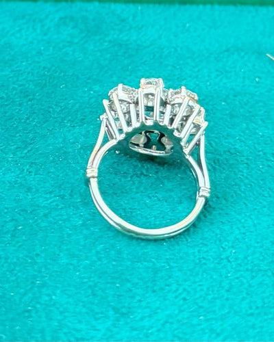 Bague 53 Bague marguerite en platine et or blanc 18 carats avec diamants 2,75 carats 58 Facettes 108