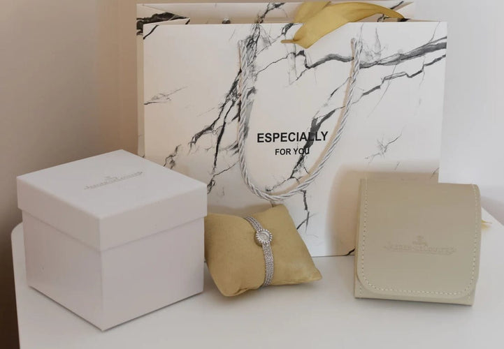 Montre Jaeger-LeCoultre - Montre femme or blanc et diamants, vers 1960 58 Facettes JLC-400