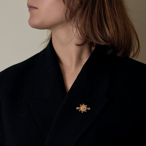 Broche Broche "fleur" en Or jaune 18k et diamants 58 Facettes SMA0401