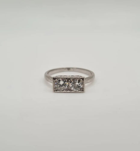 Bague 53.5 Bague or blanc sertie de 2 diamants anciens 58 Facettes