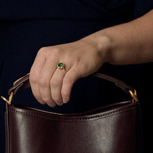 Bague 55.5 Bague marguerite en or jaune 18k et émeraude entourée de diamants 58 Facettes BA623