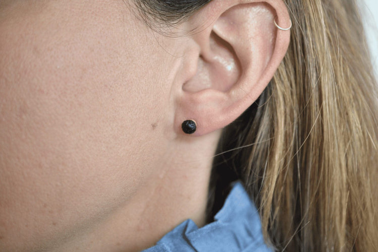 Boucles d'oreilles Puces d'oreilles étoiles en or jaune 18k et jais 58 Facettes 3308