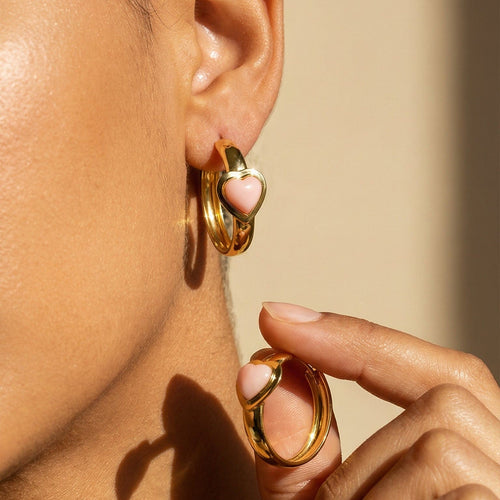 Boucles d'oreilles Créoles en or jaune 18 carats avec insert en corail 58 Facettes 2515