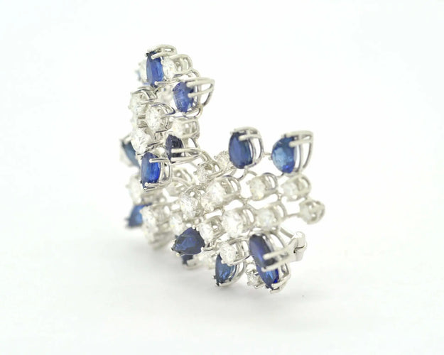 Broche Broche en or blanc 18 kt avec diamants et saphirs 58 Facettes 8226