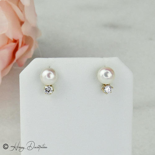 Boucles d'oreilles Boucles d'oreilles - Puces en or jaune 14 carats, perles Akoja et diamants 58 Facettes 2304