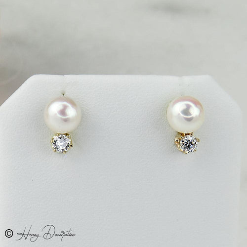 Boucles d'oreilles Boucles d'oreilles - Puces en or jaune 14 carats, perles Akoja et diamants 58 Facettes 2304