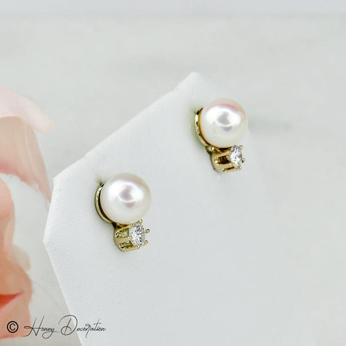 Boucles d'oreilles Boucles d'oreilles - Puces en or jaune 14 carats, perles Akoja et diamants 58 Facettes 2304