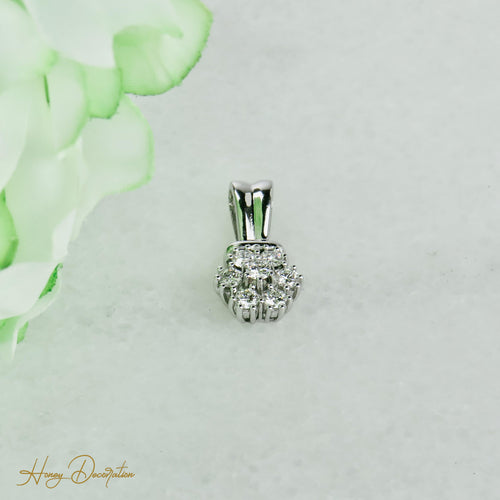 Pendentif Pendentif en or blanc 14 carats avec diamants taille brillant 58 Facettes 2313