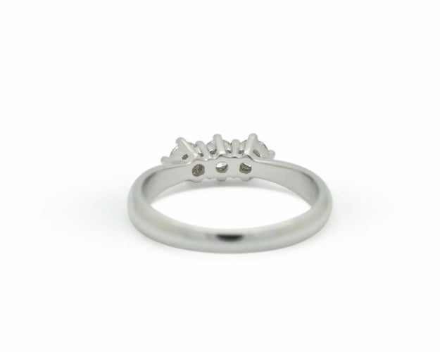 Bague Bague trilogie en or blanc 18 kt et diamants 0,43 ct 58 Facettes 7320