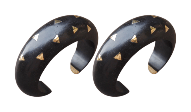 Van Cleef & Arpels - Lot de 2 bracelets jonc en bois d’ébène orné de triangles en or. 58 Facettes