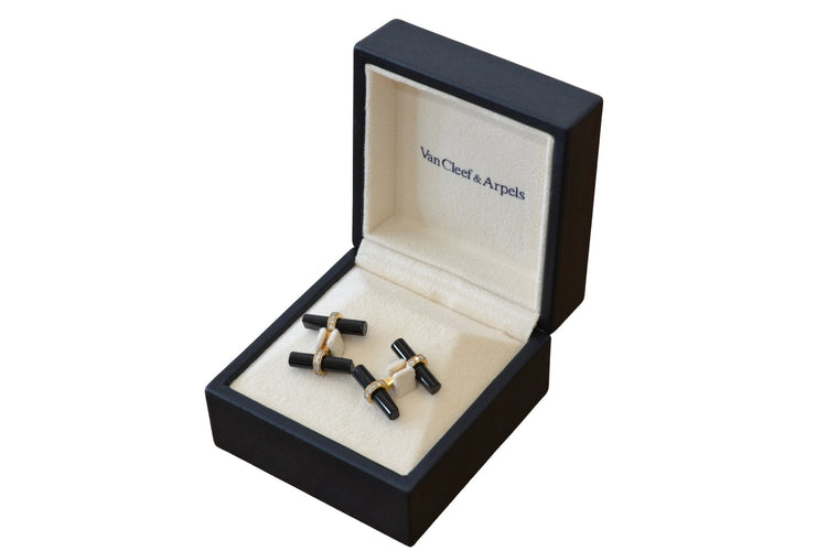 Boutons de manchette Van Cleef & Arpels - Boutons de manchette en or jaune 18k, onyx et diamants 58 Facettes 26768