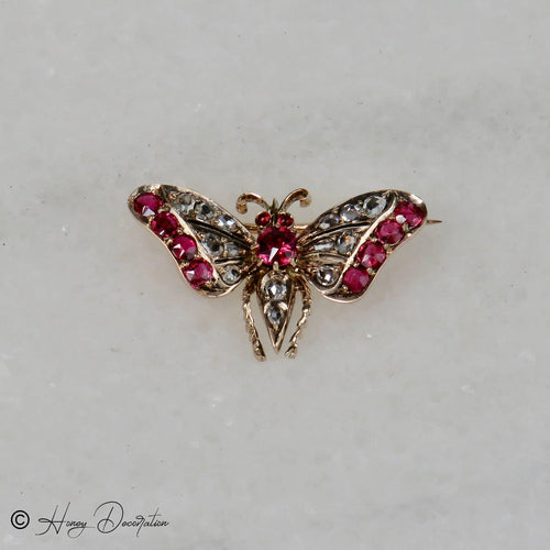 Pendentif Brosche georgienne papillon en or 585 avec diamants et rubis 58 Facettes 2578