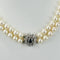 Collier Collier double rang de perles Akoya avec fermoir en or blanc et pierres 58 Facettes 2029