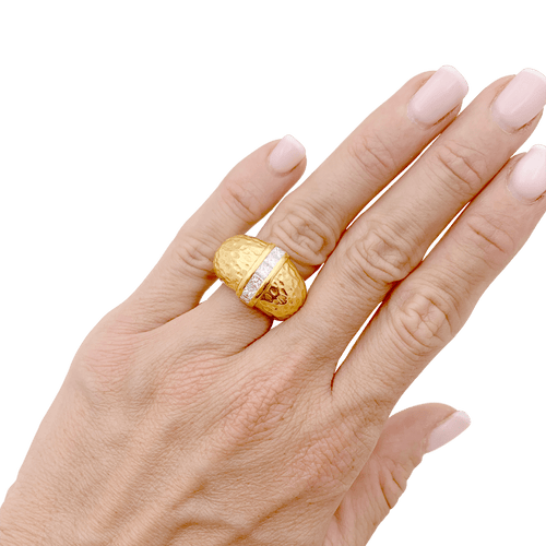 Bague 52 Bague bombée en or jaune 750 texturé et diamants princesse 58 Facettes 34692