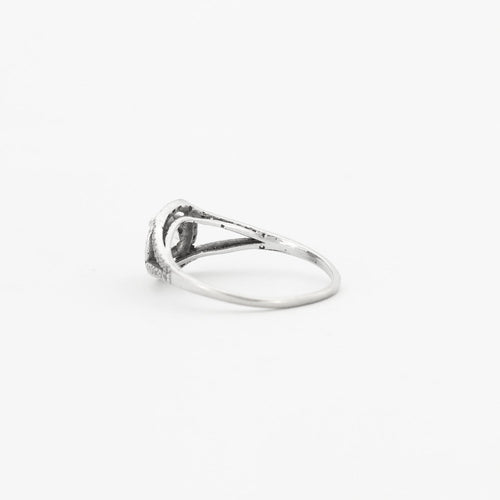 Bague 51 Bague en or gris ajouré, centrée d'un diamant taille brillant 58 Facettes DV0327-2