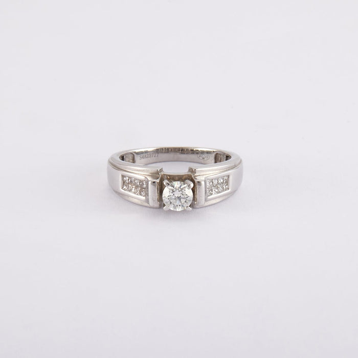 Bague 52 / Blanc/Gris / Or 750 Solitaire - Diamant de 0.30 carat 58 Facettes 220464R