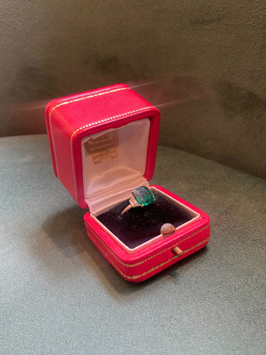 Bague CARTIER - Exceptionnelle Bague Emeraude Platine Or Gris 1935 58 Facettes DV0332-1