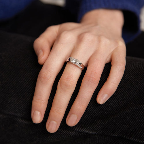 Bague 52 / Blanc/Gris / Or 750 Bague Solitaire Diamant 0.27 carat 58 Facettes 210038R