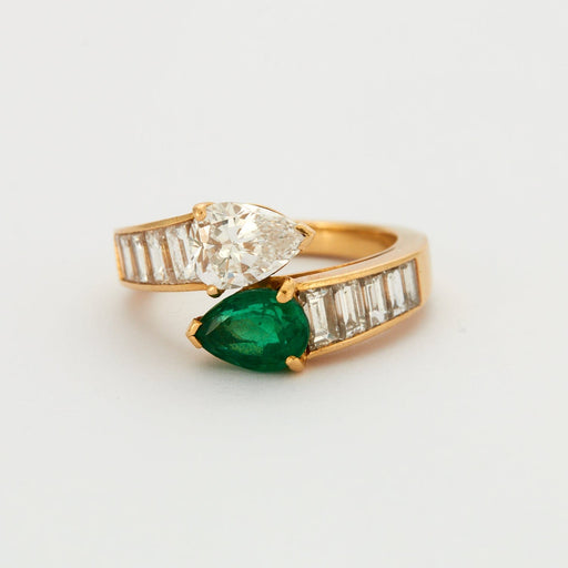 Van Cleef &amp; Arpels - Toi &amp; Moi Emerald Diamond Ring