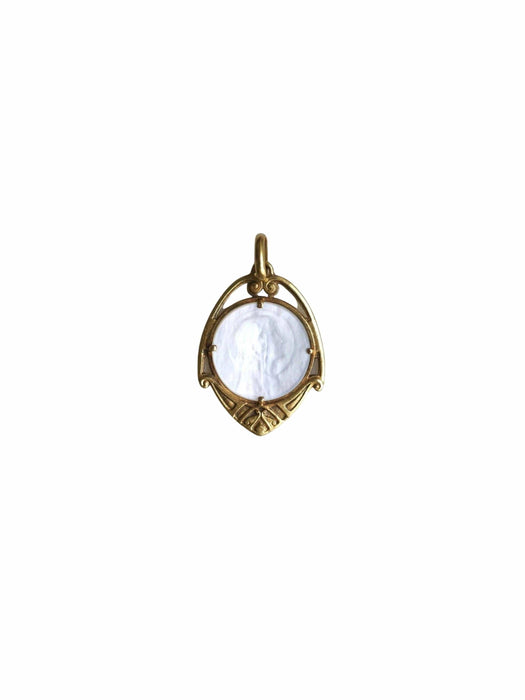 Pendentif Médaille Art Nouveau Vierge sur nacre 58 Facettes