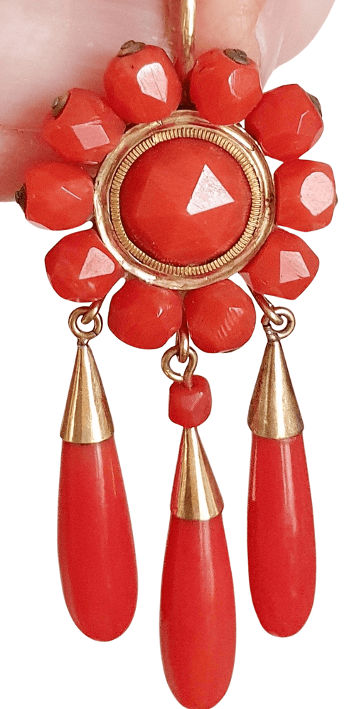 Boucles d'oreilles Boucles d'oreilles en or et corail facetté - 19ème siècle 58 Facettes