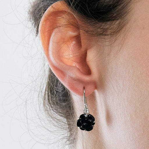 CHANEL earrings - Camélia - Gold and onyx earrings 58 Facettes DV0570-3